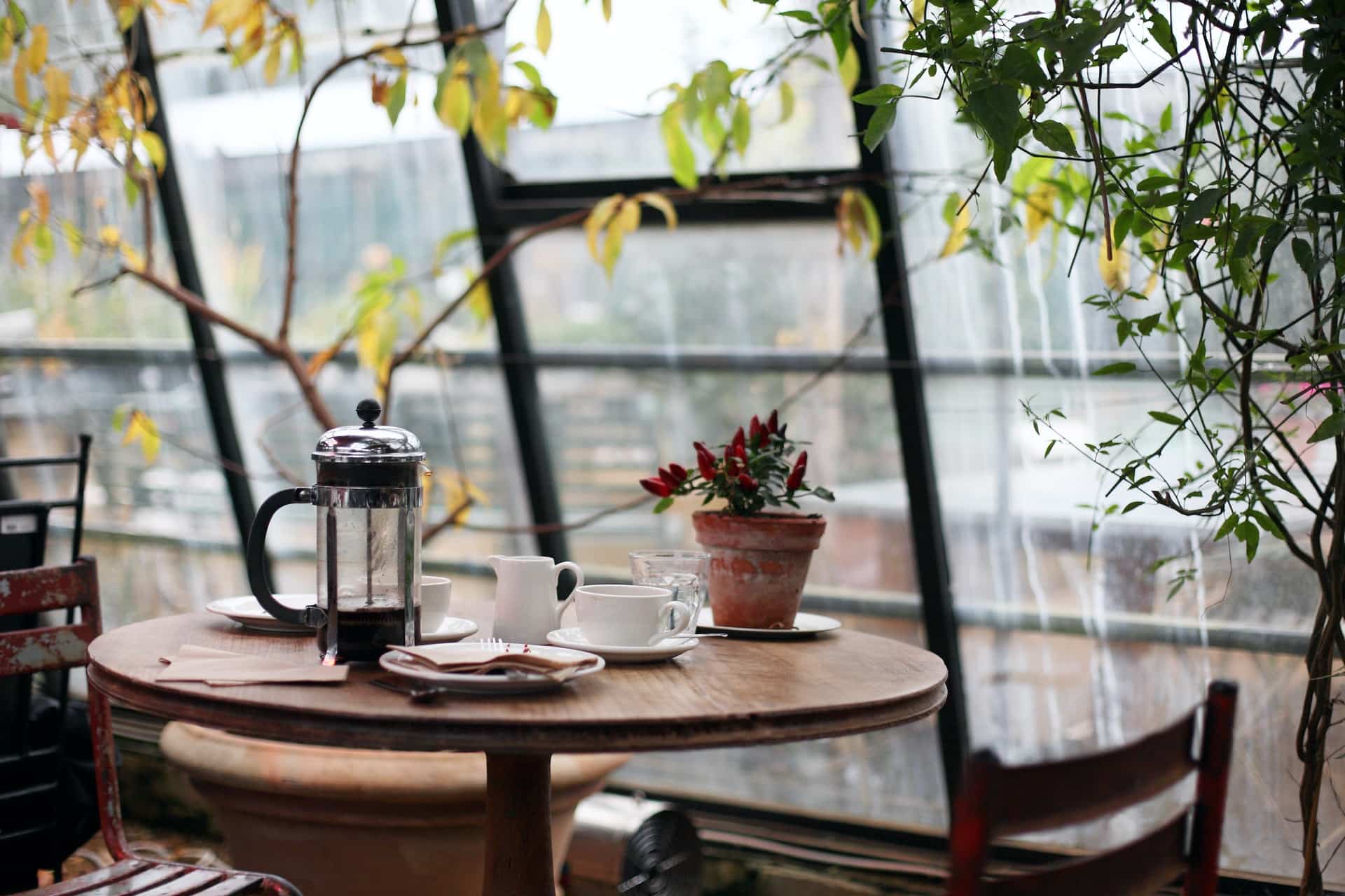 Mangler I nye caféborde til caféen?